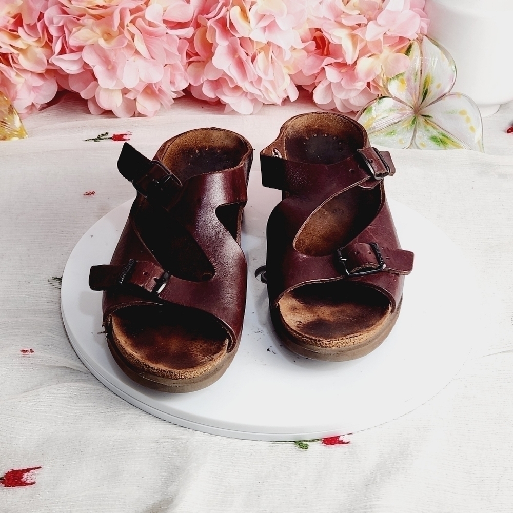Mephisto Women Leather Sandals Size: 8 Euro 40 Brown Brass Buckles